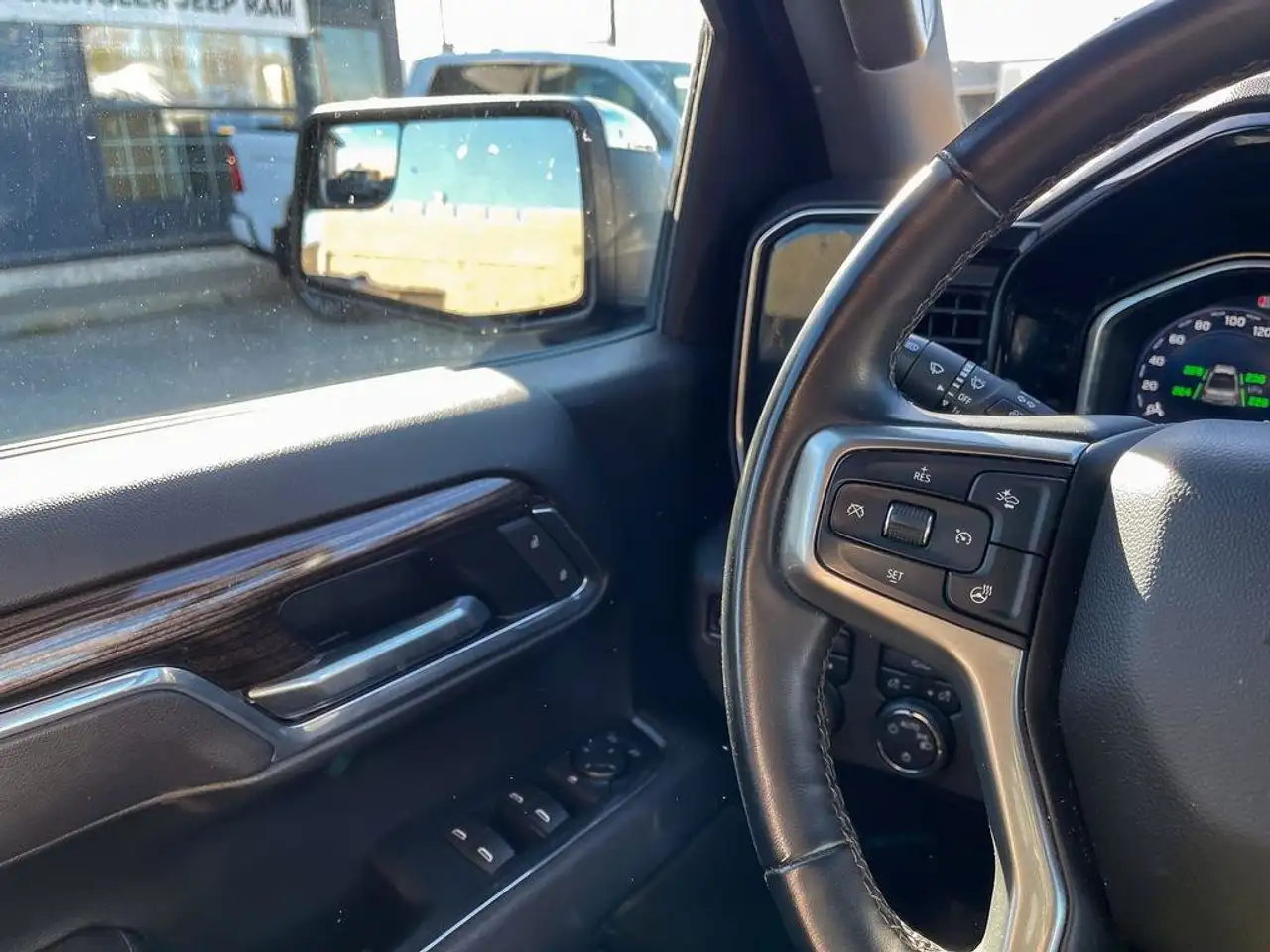 Chevrolet Silverado 1500 - Image 16