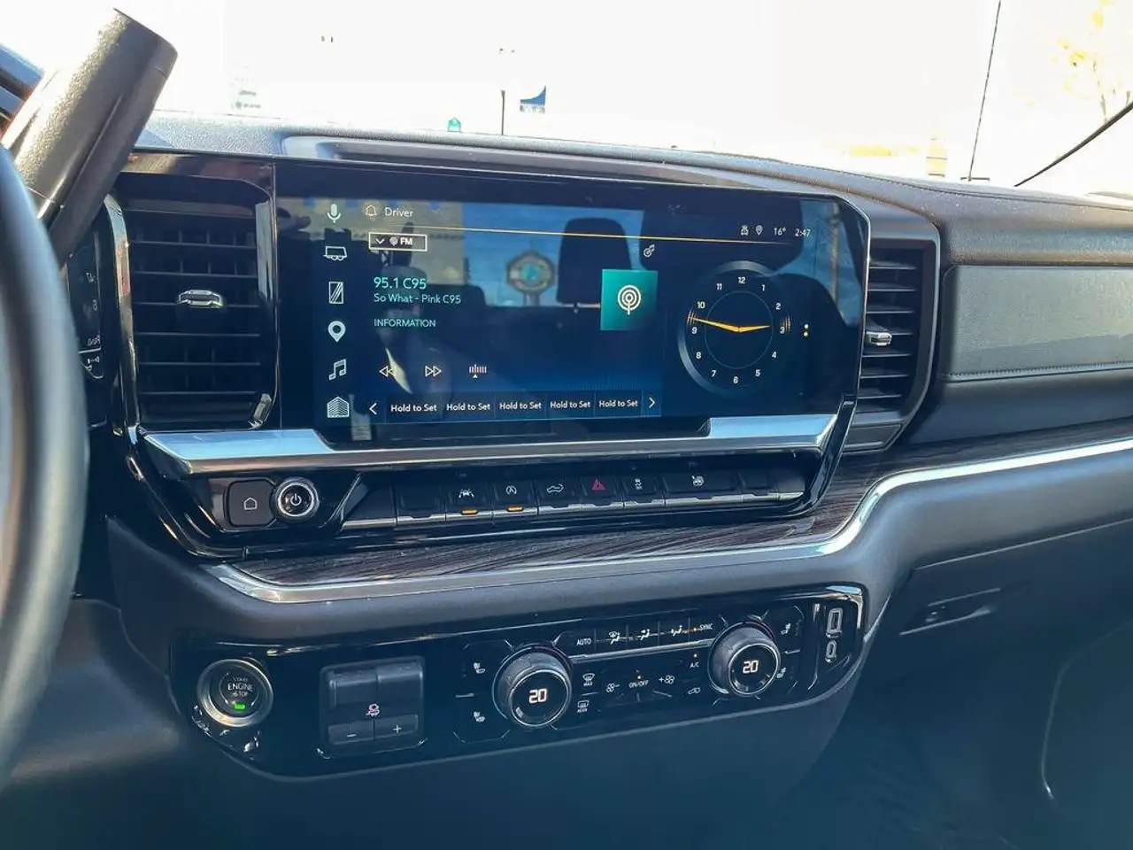 Chevrolet Silverado 1500 - Image 18