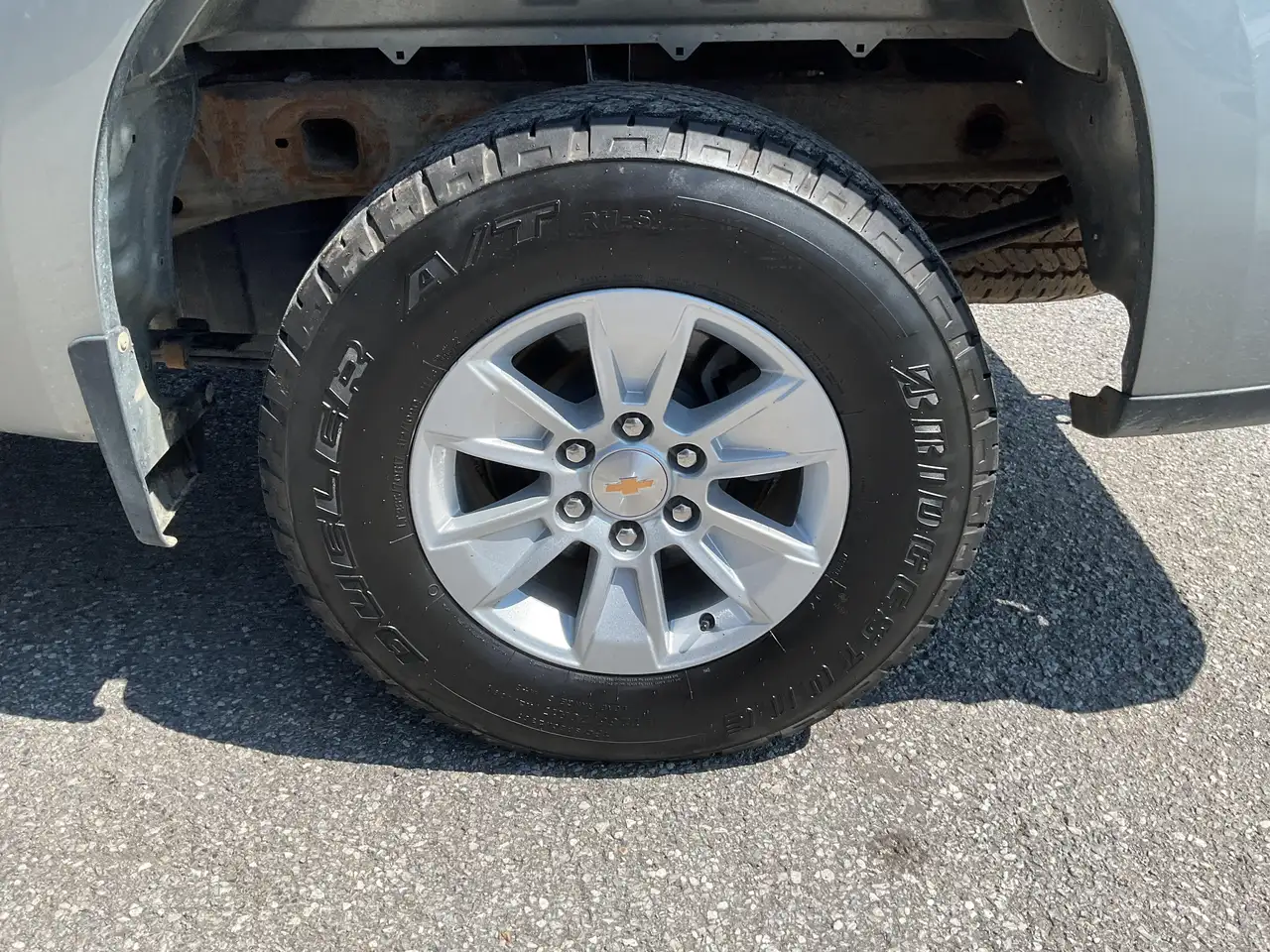 Chevrolet Silverado 1500 - Image 10