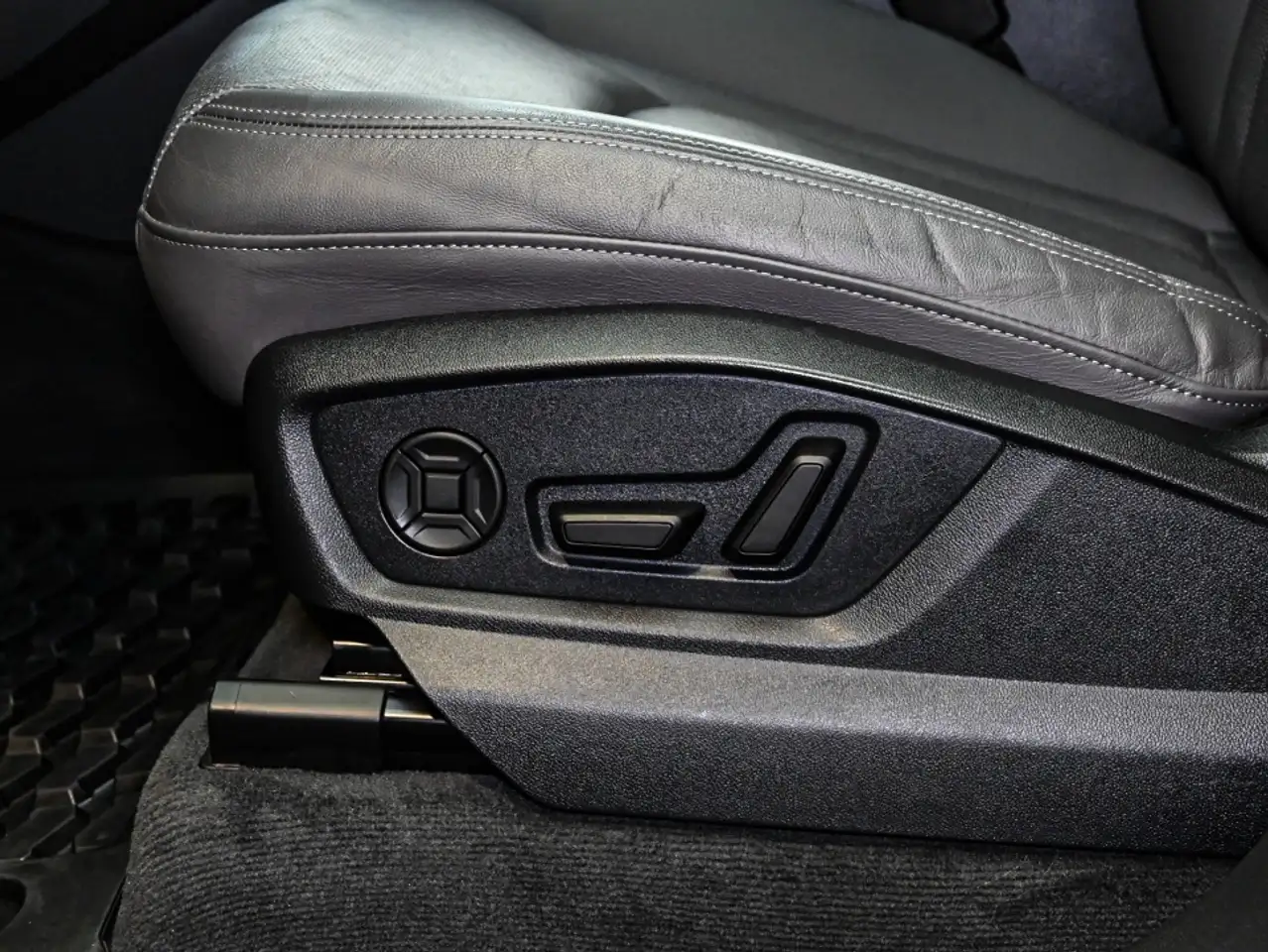 Audi Q7 - Image 21