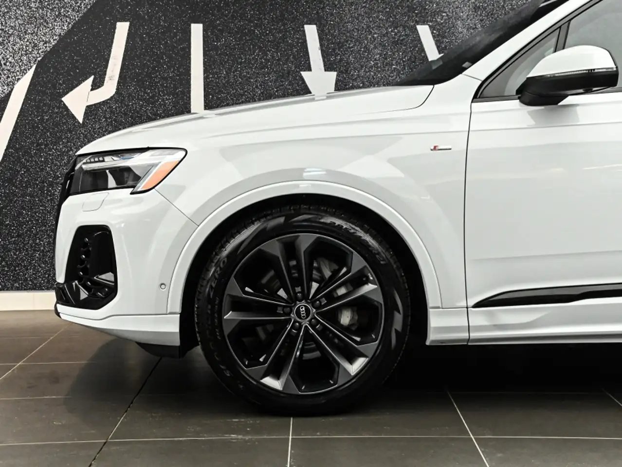 Audi Q7 - Image 7