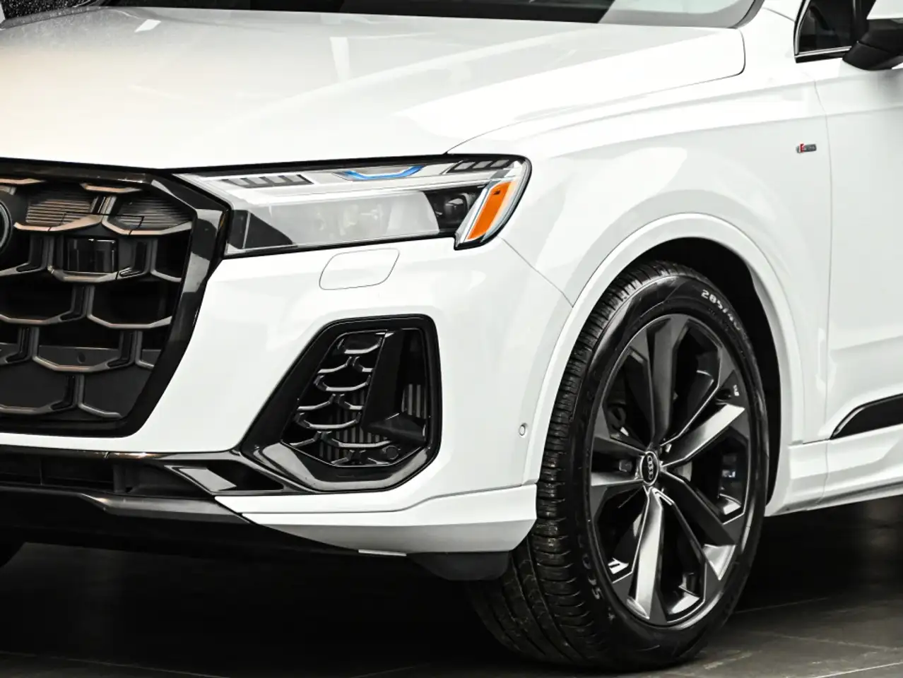 Audi Q7 - Image 6