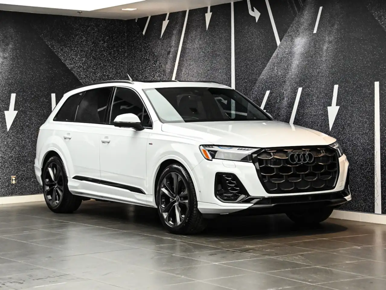 Audi Q7 - Image 1