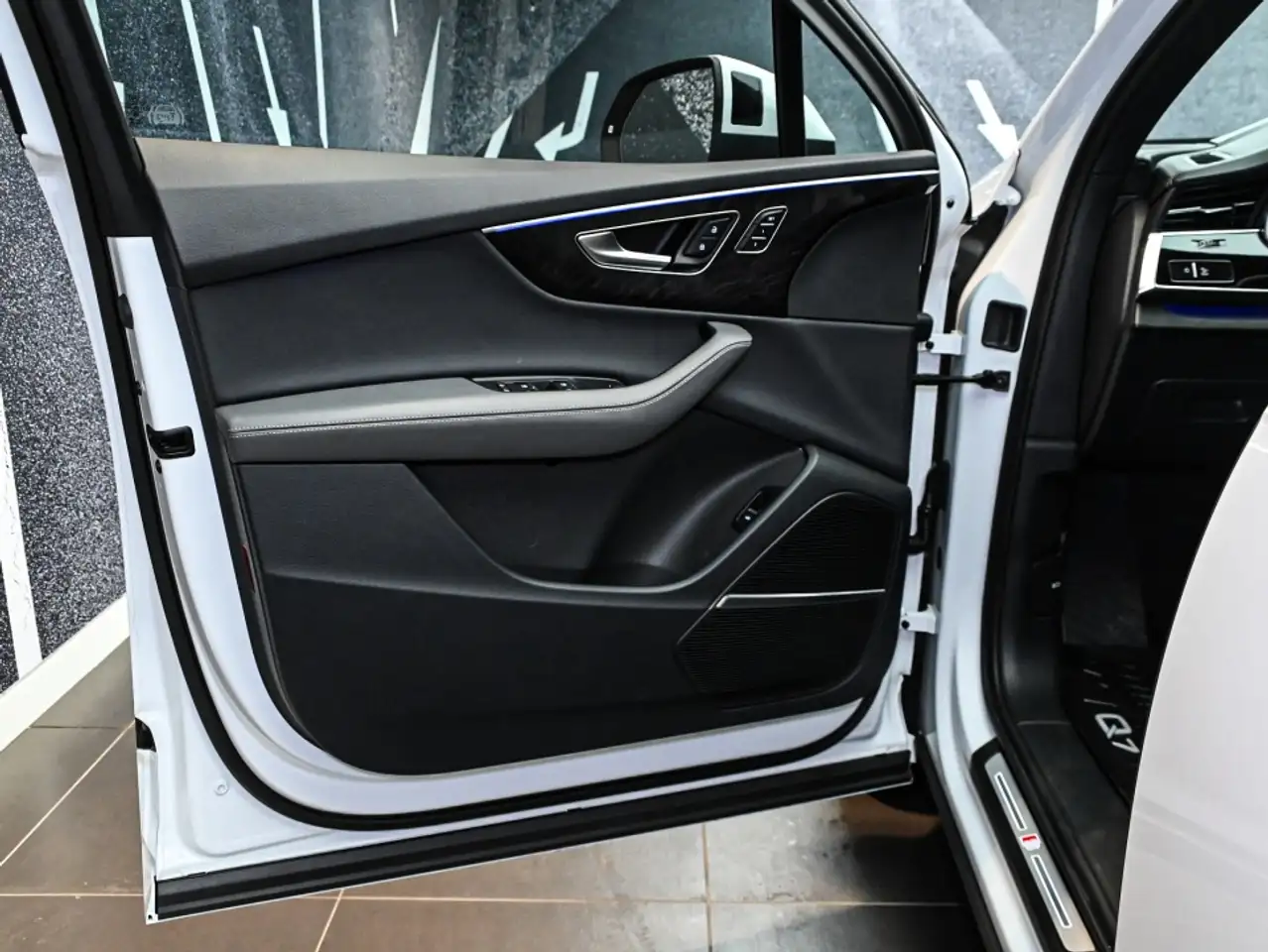 Audi Q7 - Image 16