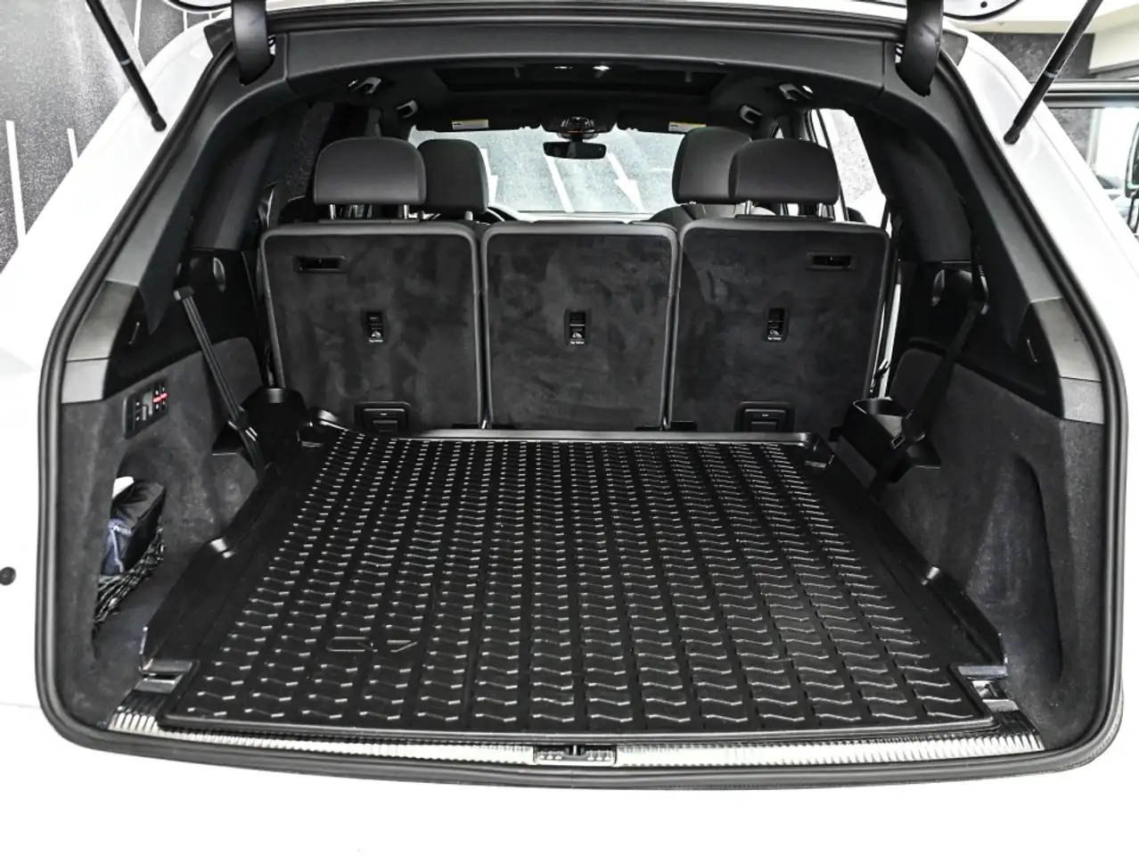 Audi Q7 - Image 12
