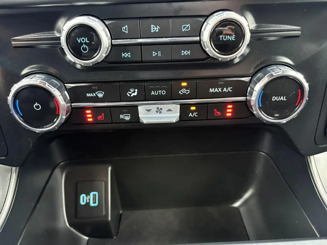 Ford F-150 - Image 24