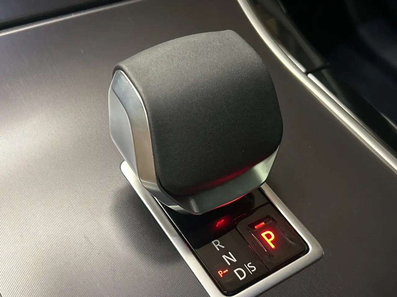 Land Rover Range Rover Velar - Image 14