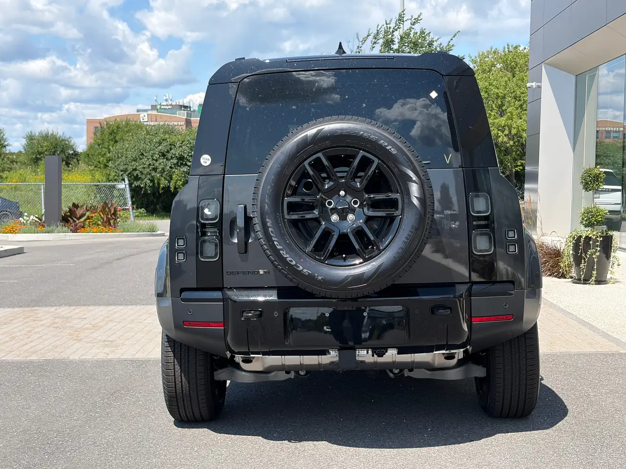 Land Rover Defender - Image 5