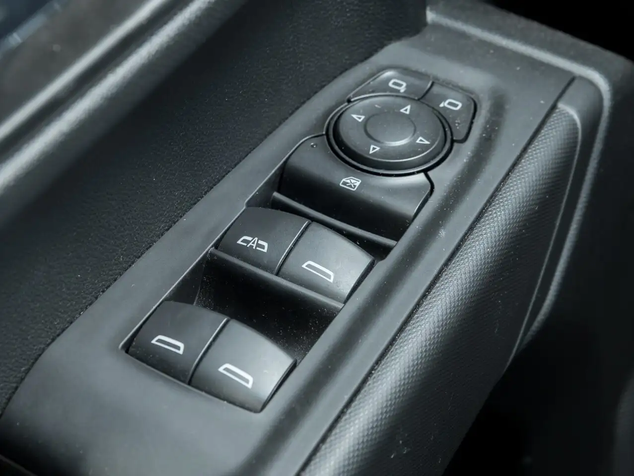 Chevrolet Silverado 1500 - Image 14