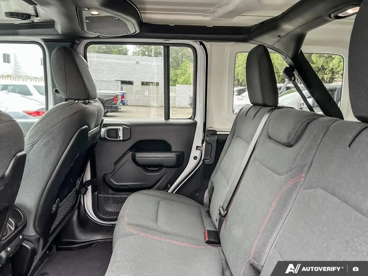 Jeep Wrangler - Image 23