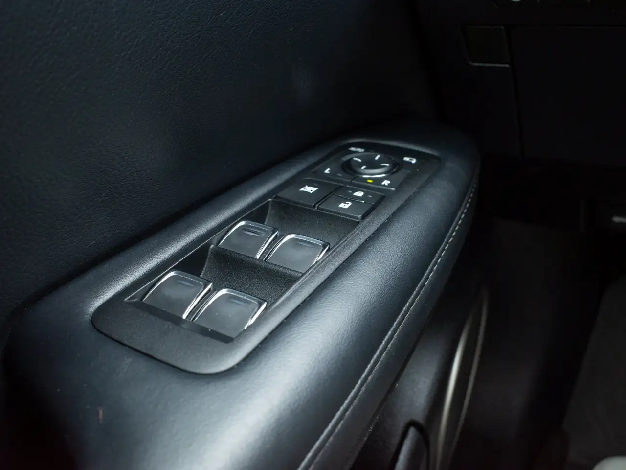 Lexus RX - Image 28