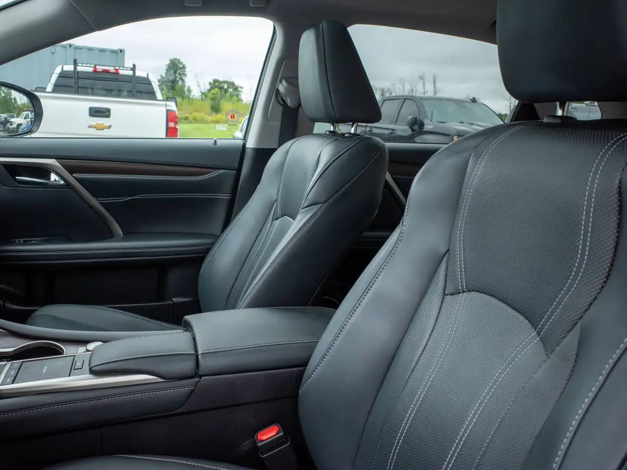 Lexus RX - Image 17