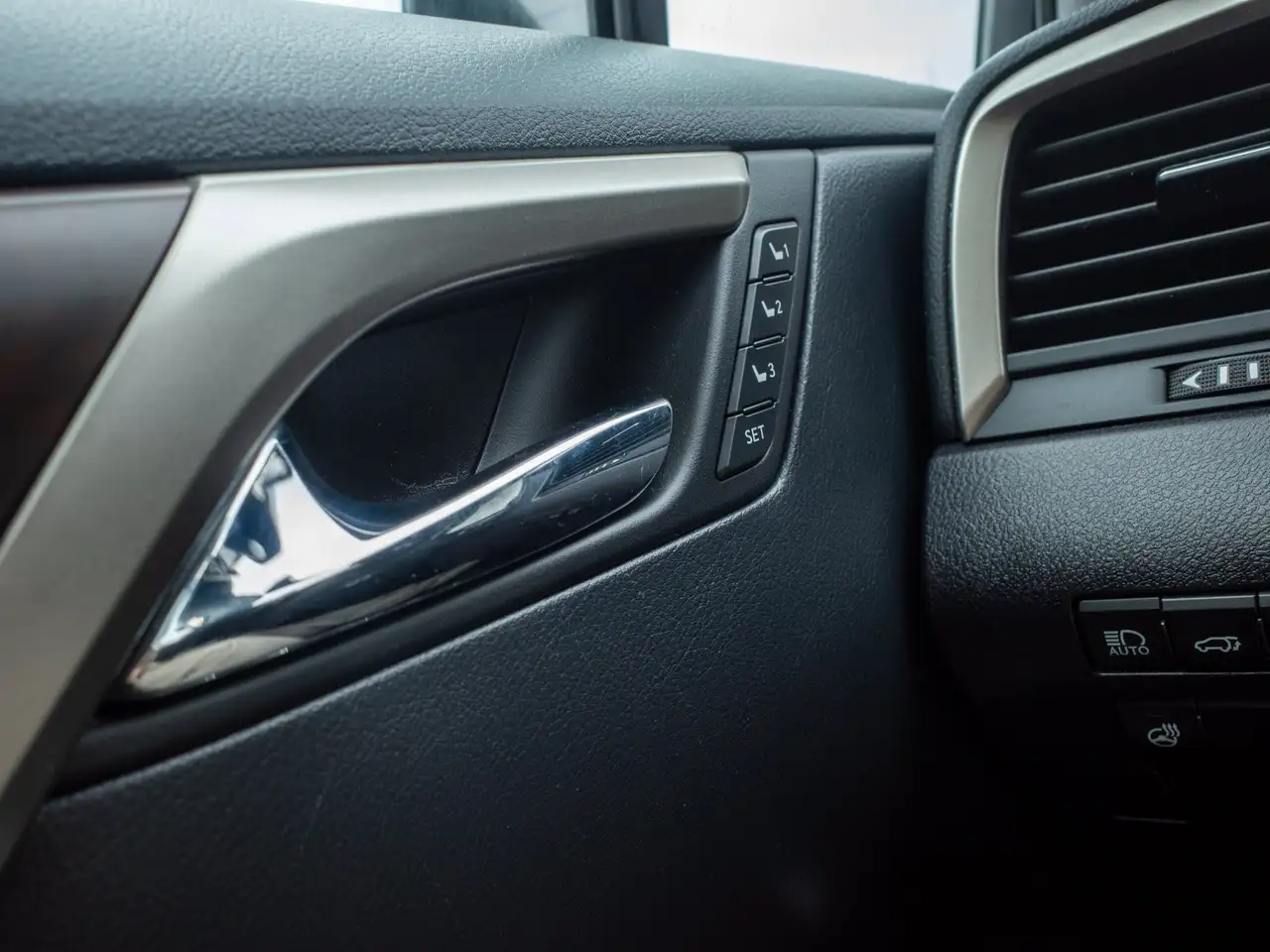 Lexus RX - Image 29