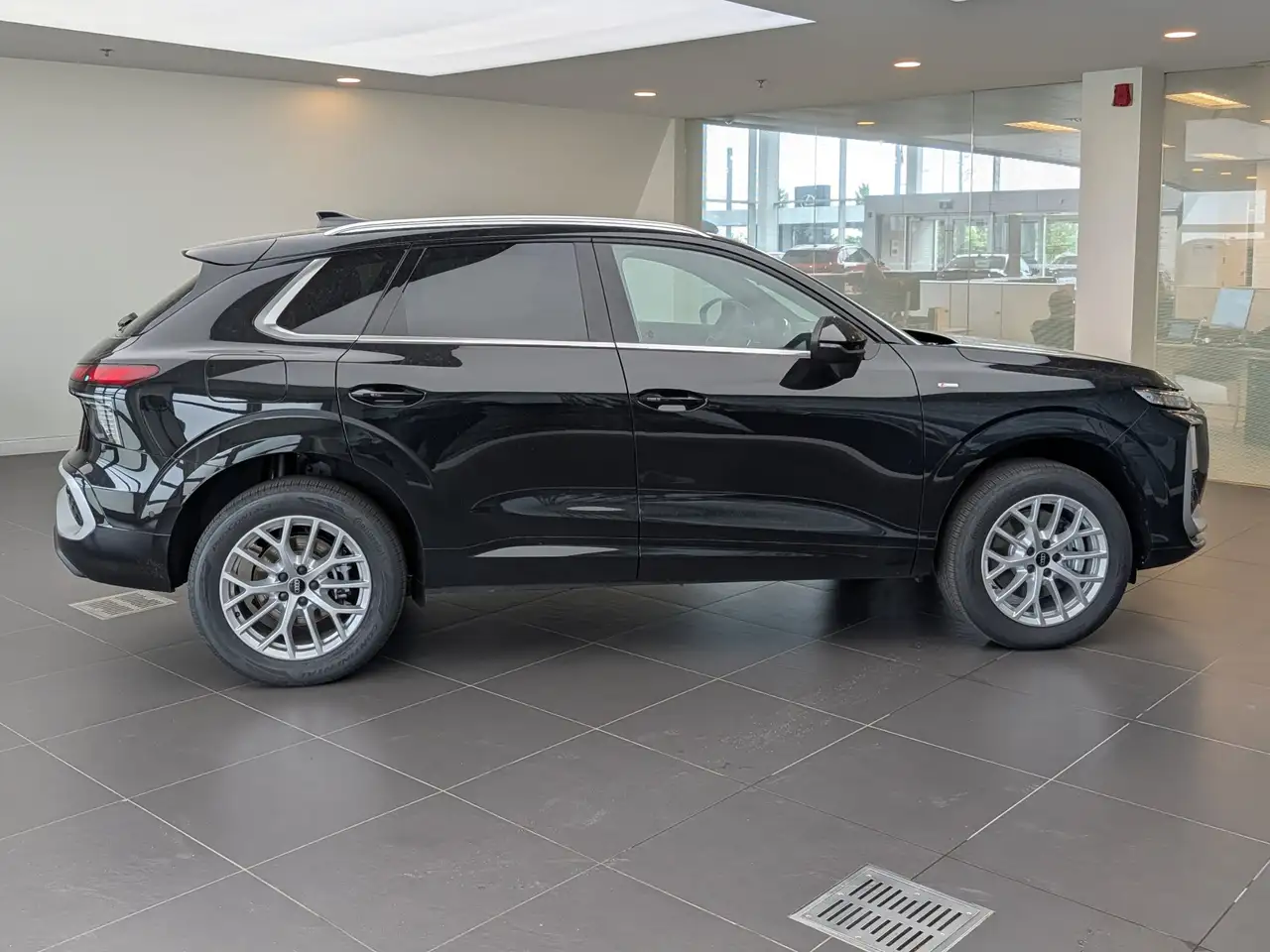 Audi Q3 - Image 11
