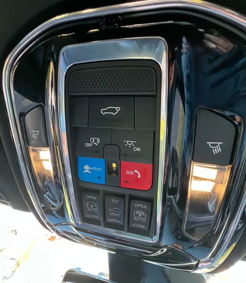 Jeep Grand Cherokee - Image 11