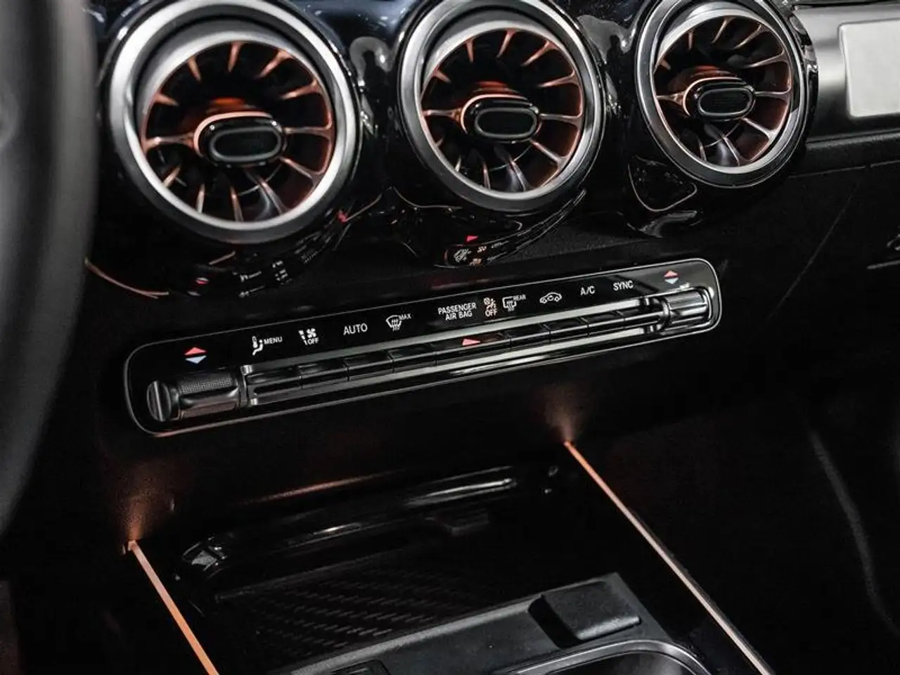 Mercedes-Benz GLB - Image 19