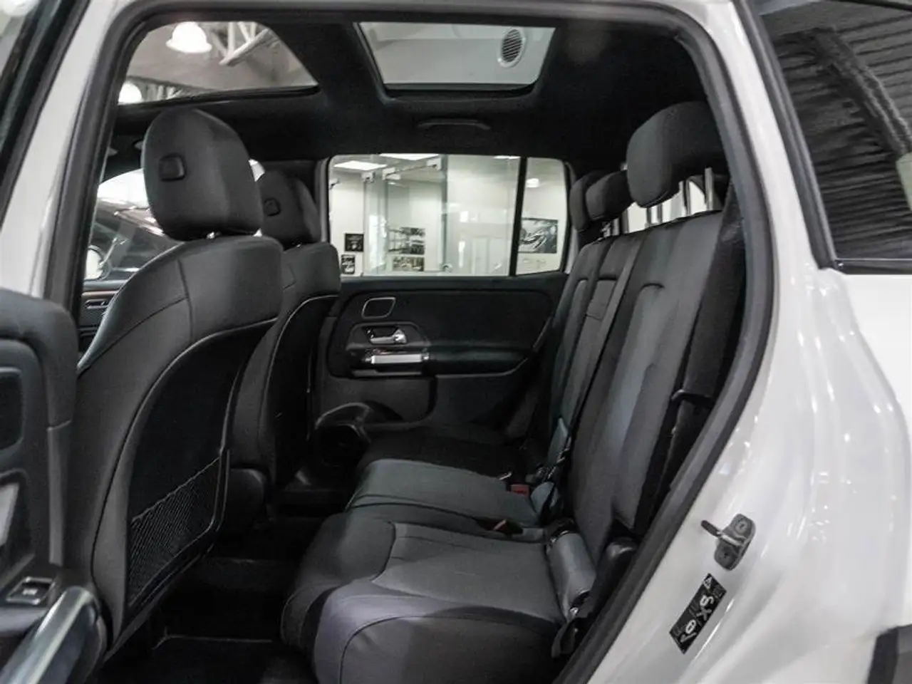 Mercedes-Benz GLB - Image 24