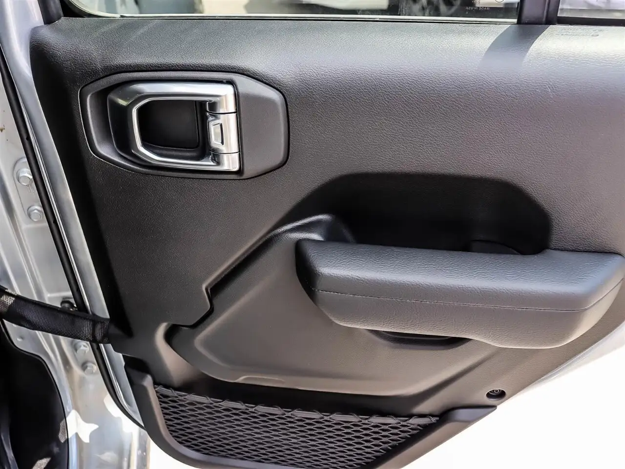 Jeep Wrangler - Image 14
