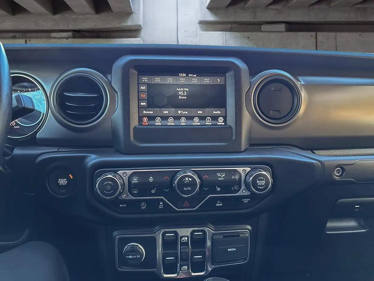 Jeep Gladiator - Image 16