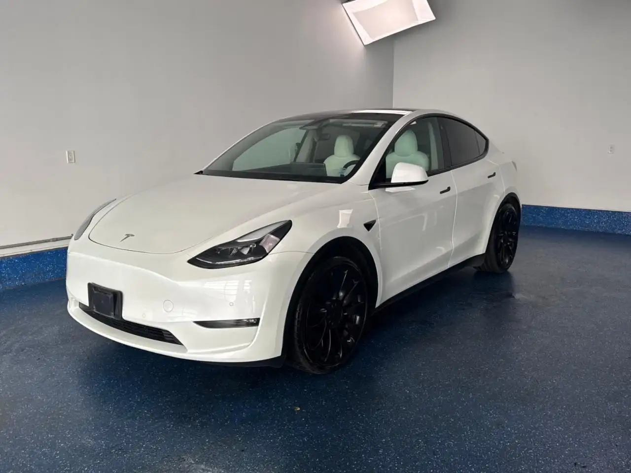 Tesla Model Y - Image 1