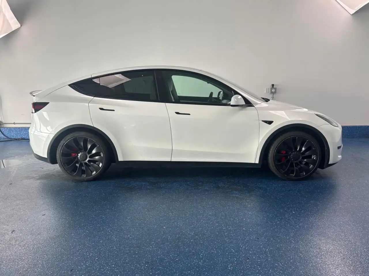 Tesla Model Y - Image 4