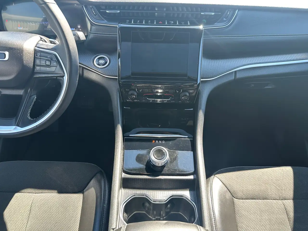 Jeep Grand Cherokee - Image 11