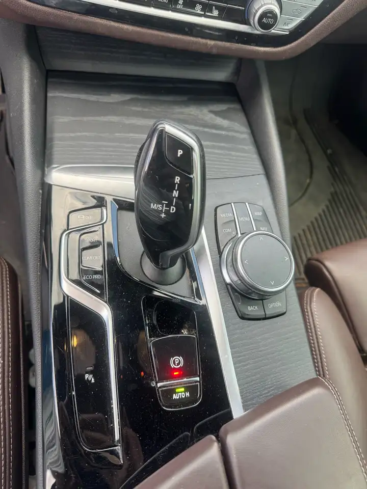 BMW 5 Series - Image 11