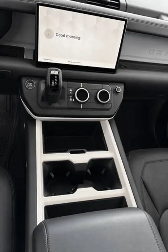 Land Rover Defender - Image 9