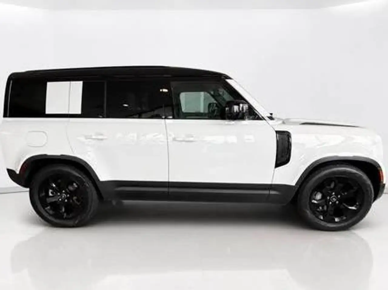 Land Rover Defender - Image 5