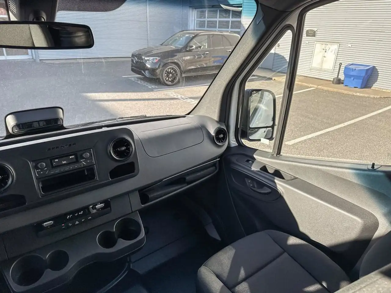 Mercedes-Benz Sprinter - Image 11
