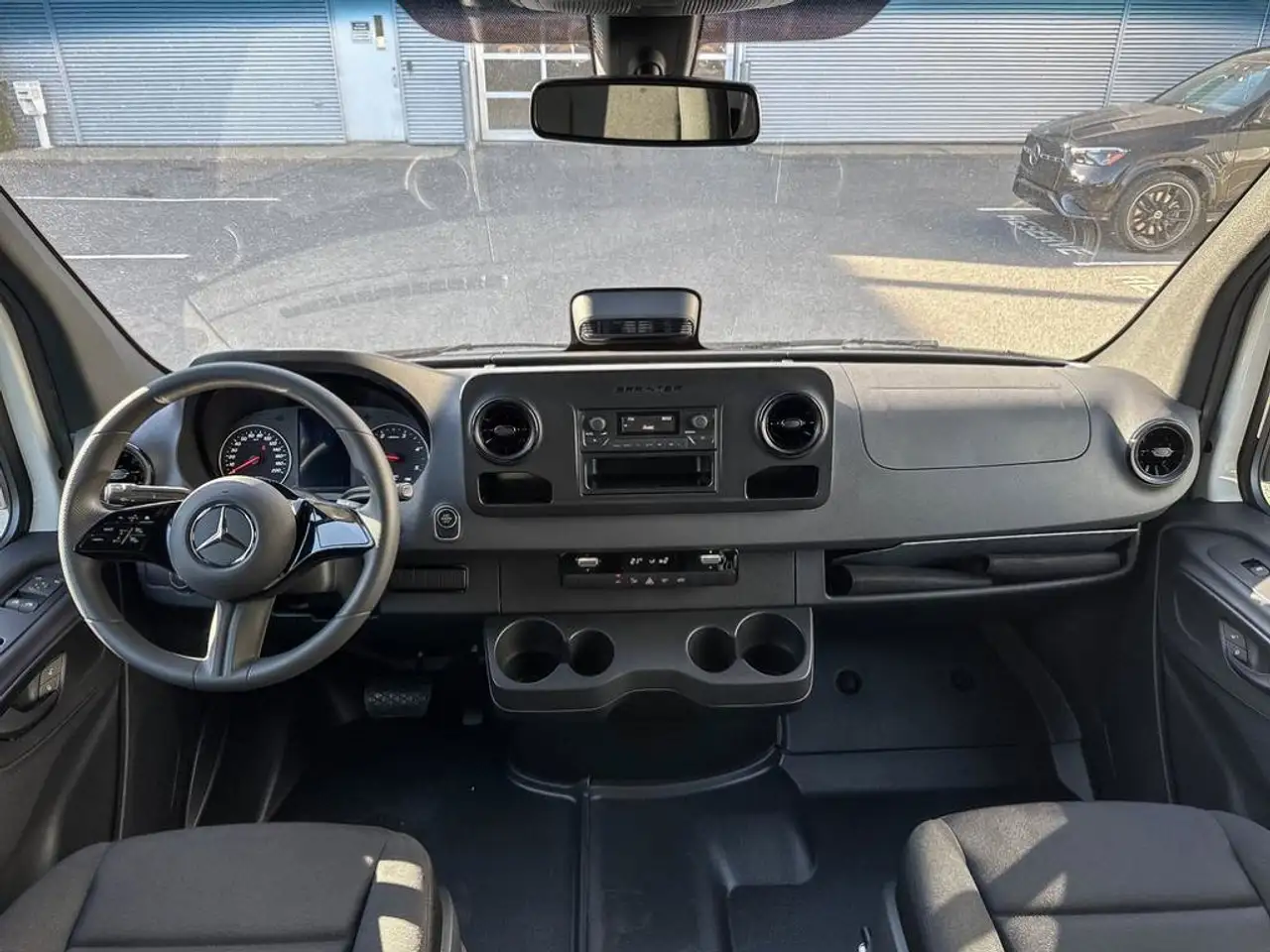 Mercedes-Benz Sprinter - Image 10