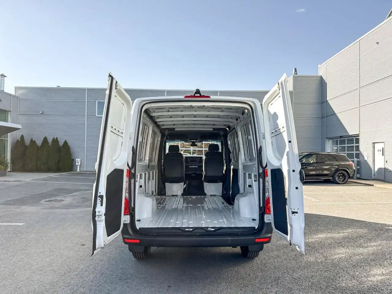Mercedes-Benz Sprinter - Image 19