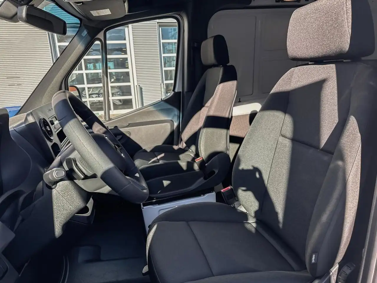Mercedes-Benz Sprinter - Image 12