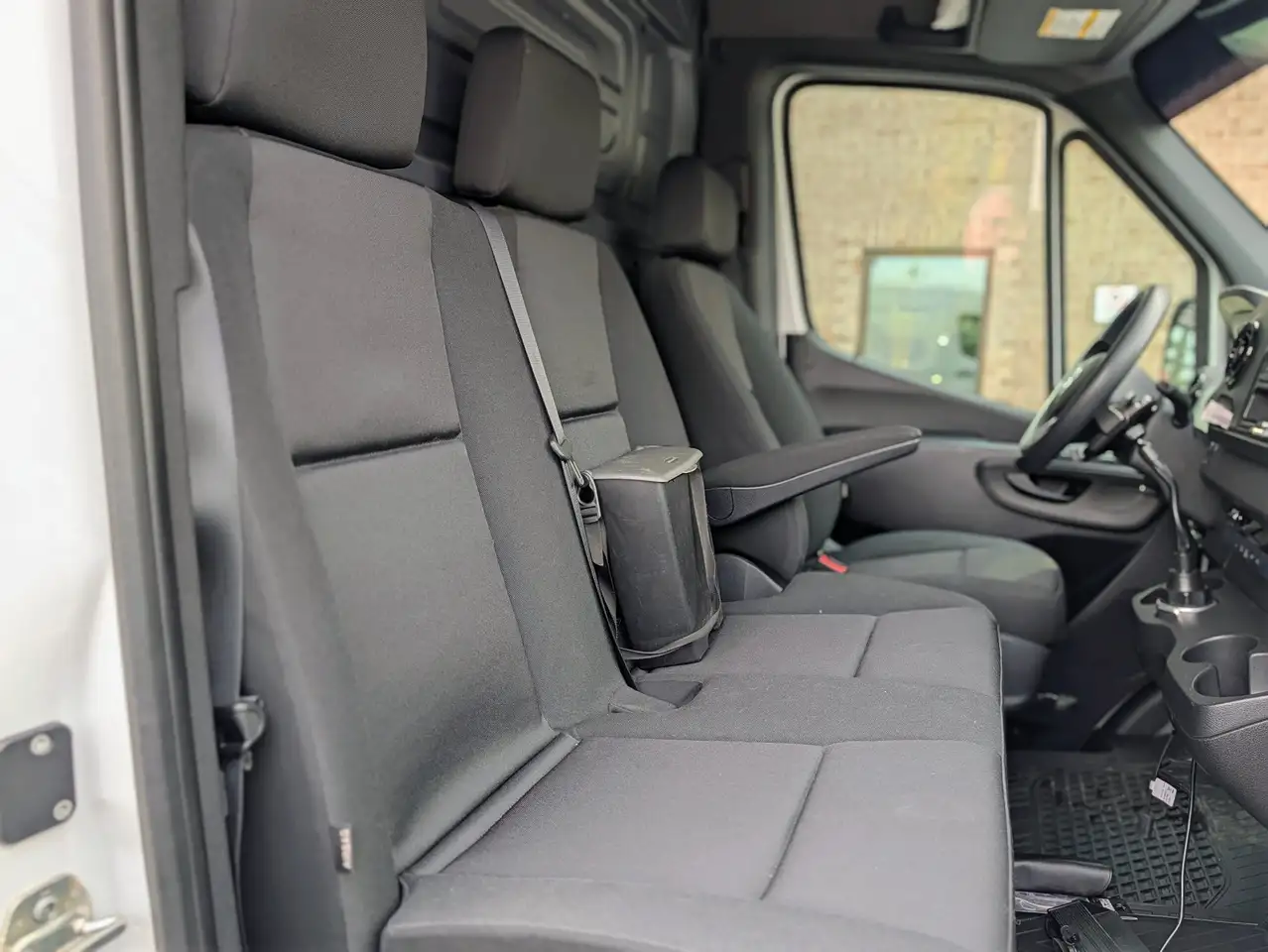 Mercedes-Benz Sprinter - Image 10