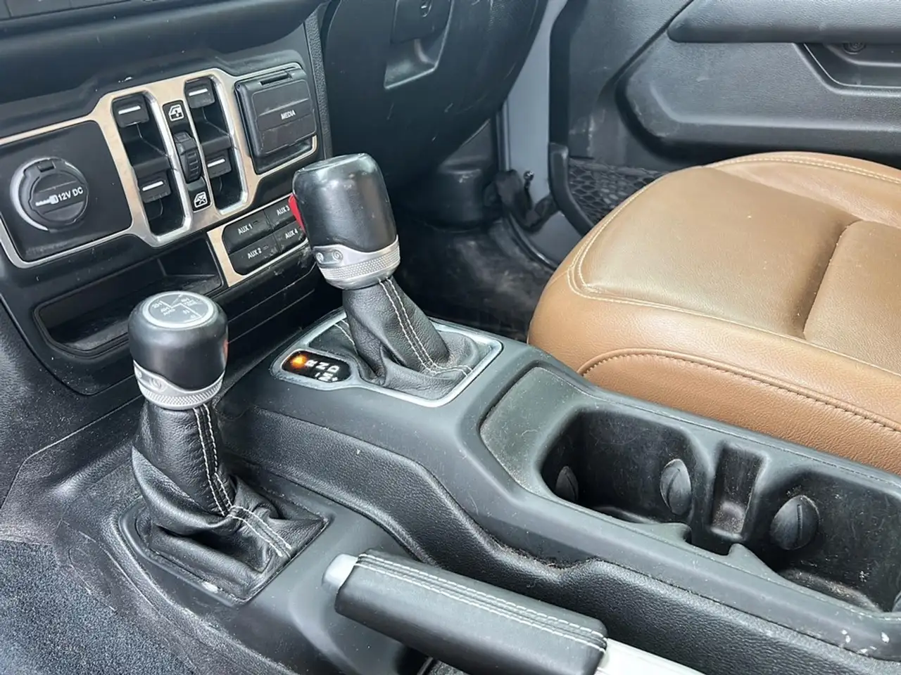 Jeep Wrangler - Image 16