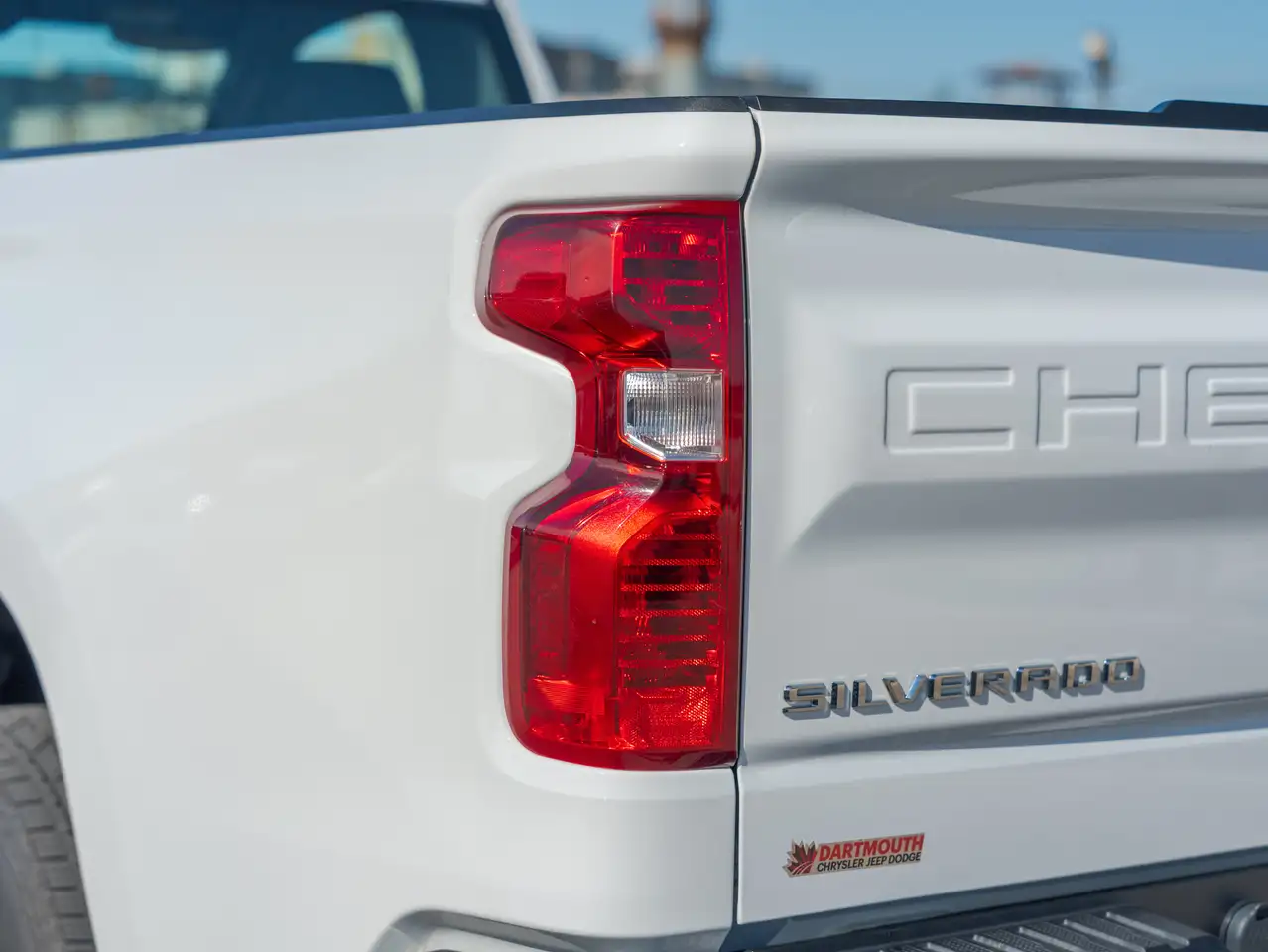 Chevrolet Silverado 1500 - Image 18