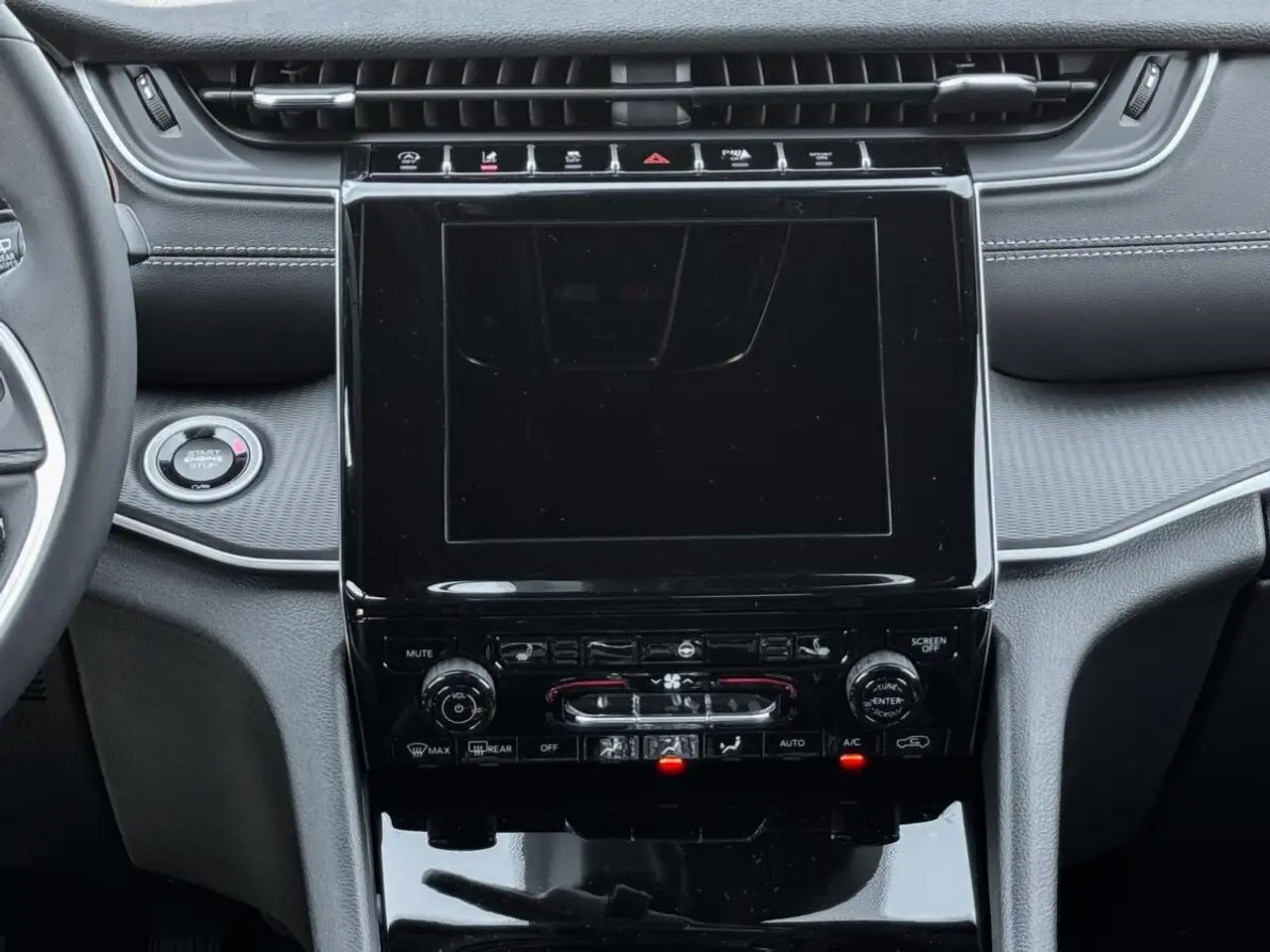 Jeep Grand Cherokee - Image 24