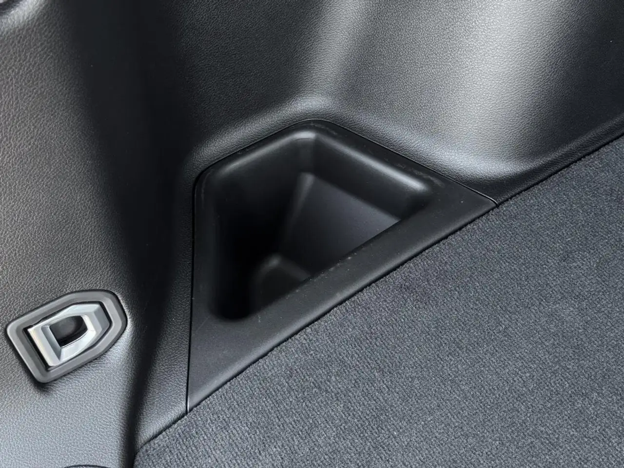 Jeep Grand Cherokee - Image 38
