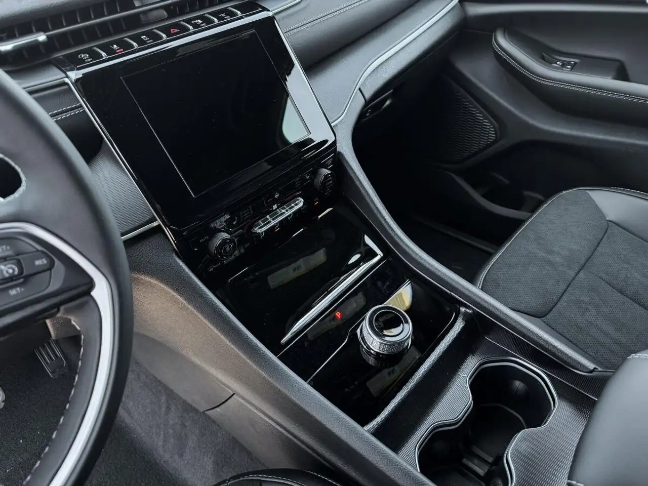 Jeep Grand Cherokee - Image 23