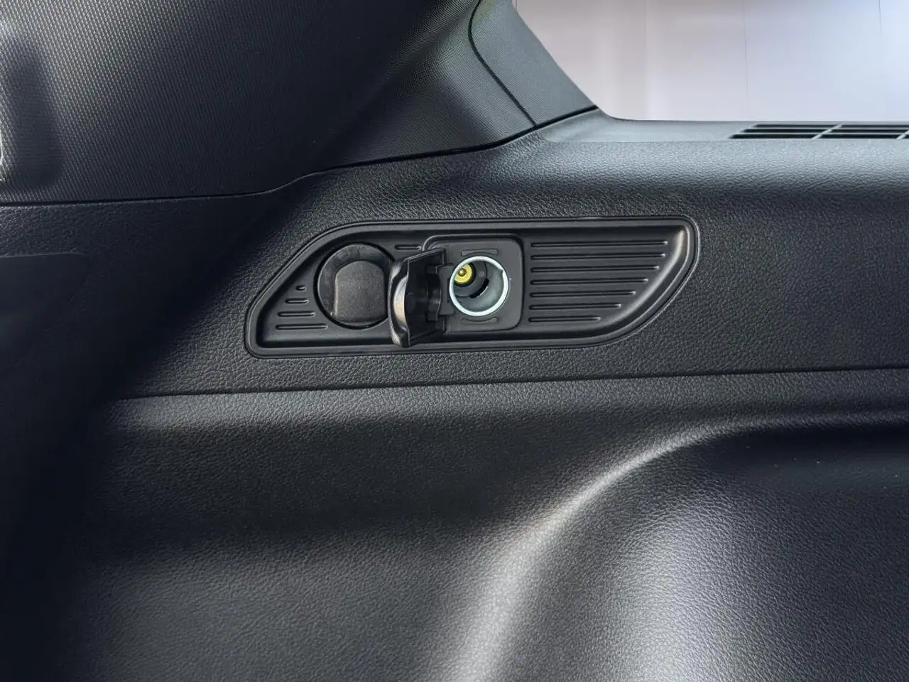 Jeep Grand Cherokee - Image 37