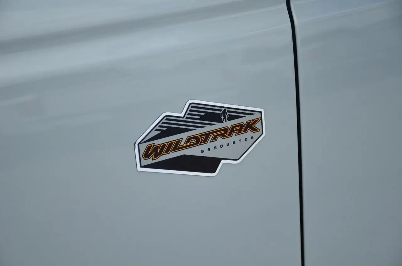 Ford Bronco - Image 14