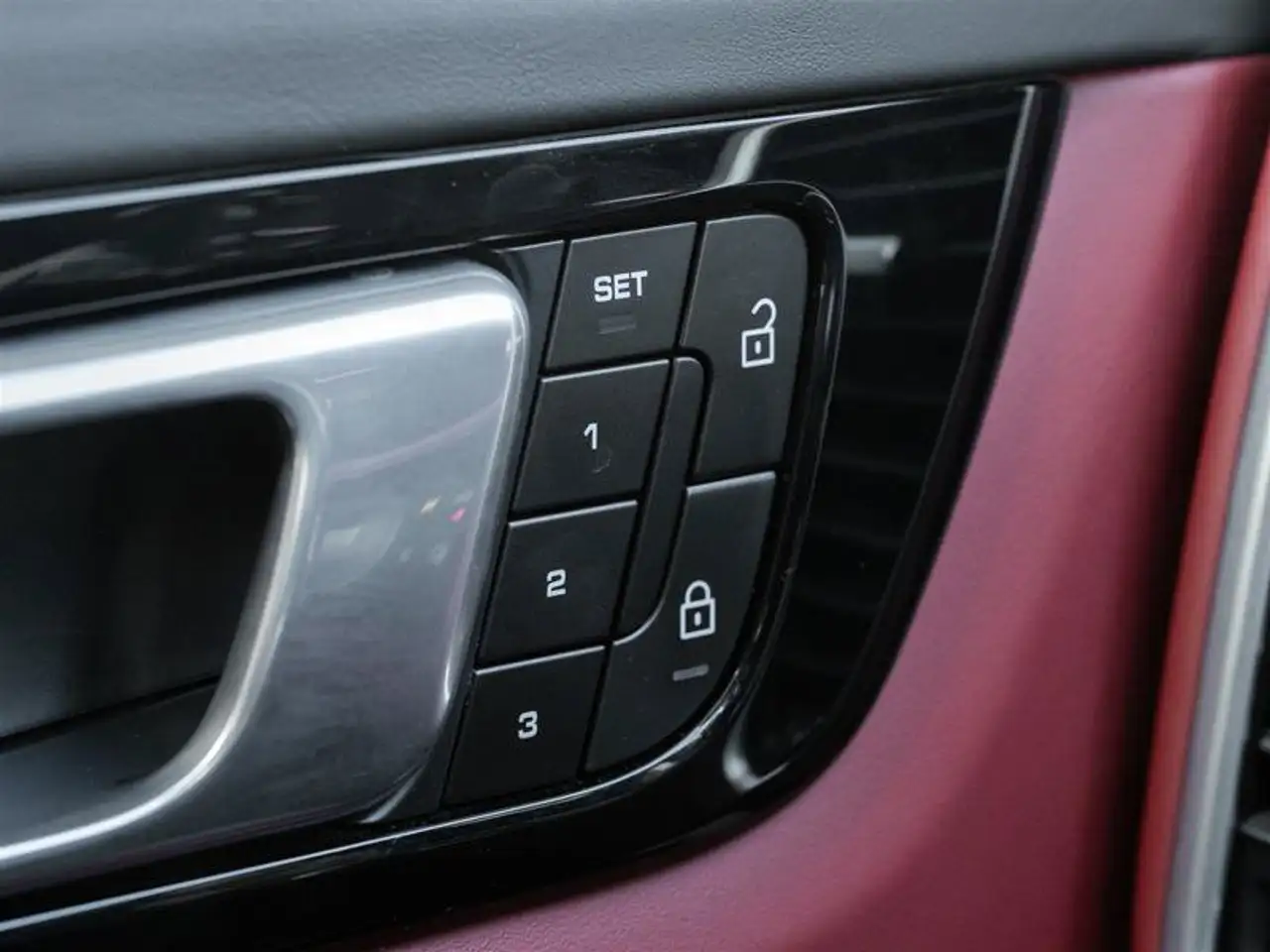 Porsche Cayenne - Image 20