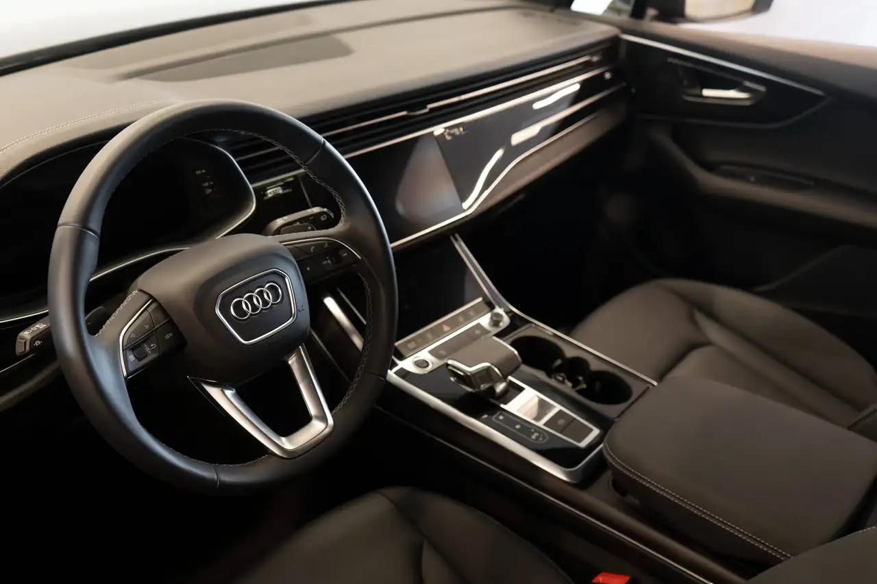 Audi Q7 - Image 8