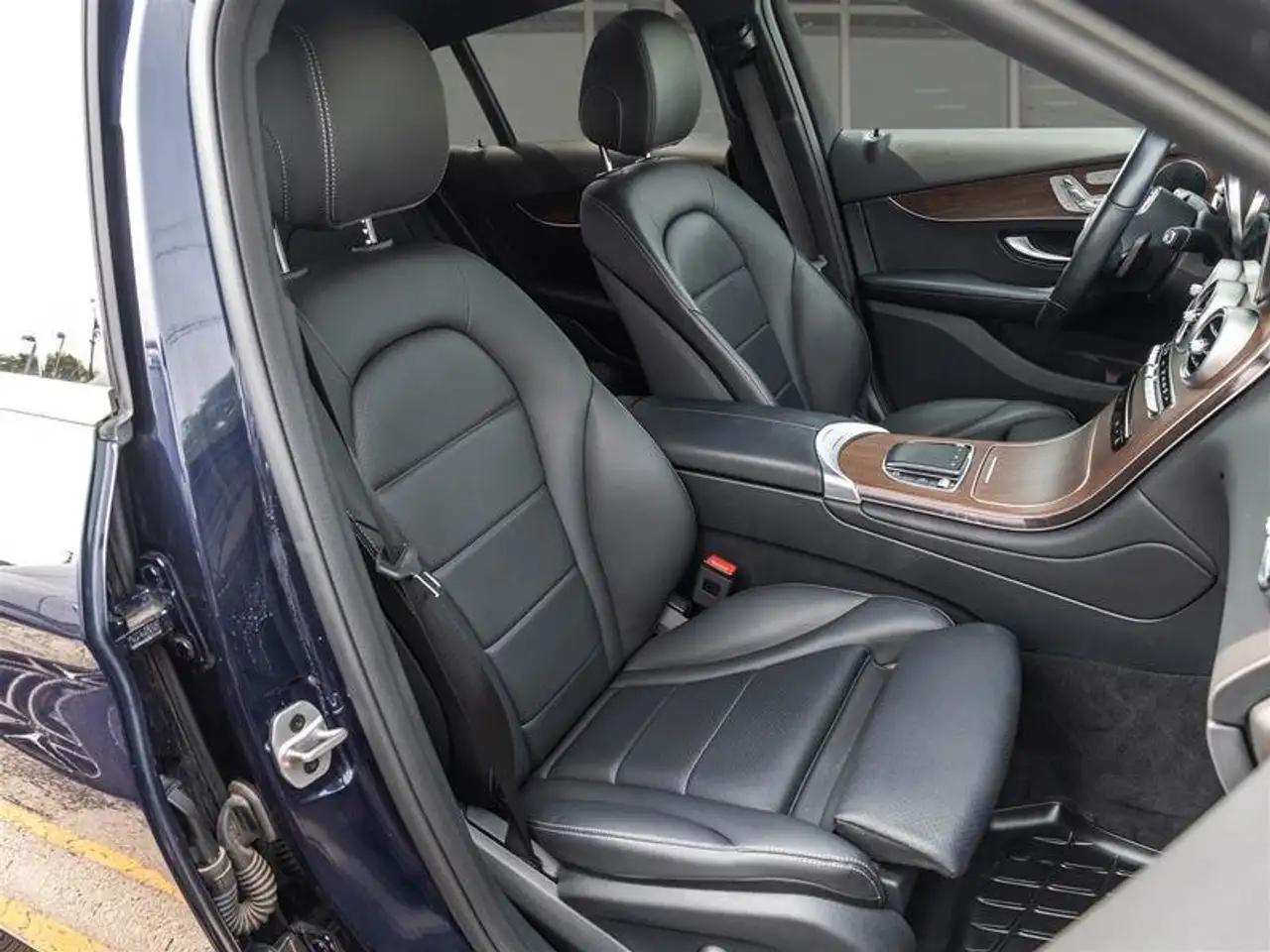 Mercedes-Benz GLC - Image 25