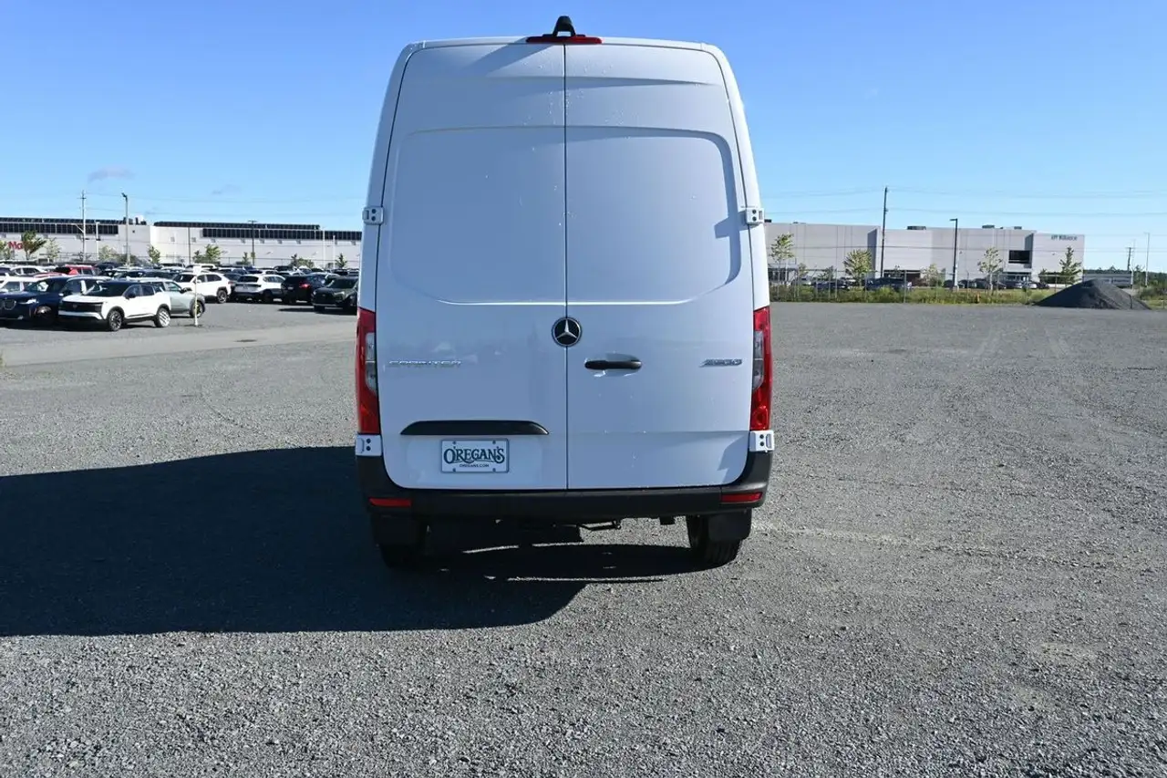 Mercedes-Benz Sprinter - Image 16