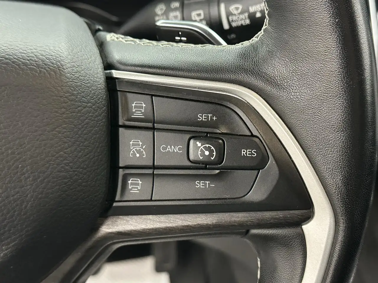 Jeep Grand Cherokee - Image 17