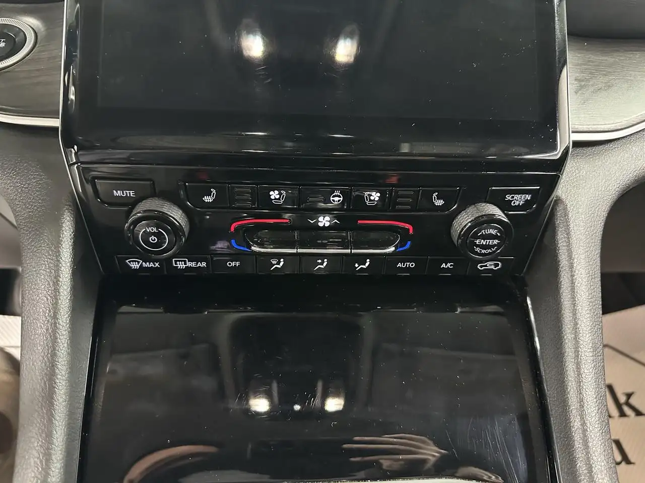 Jeep Grand Cherokee - Image 19