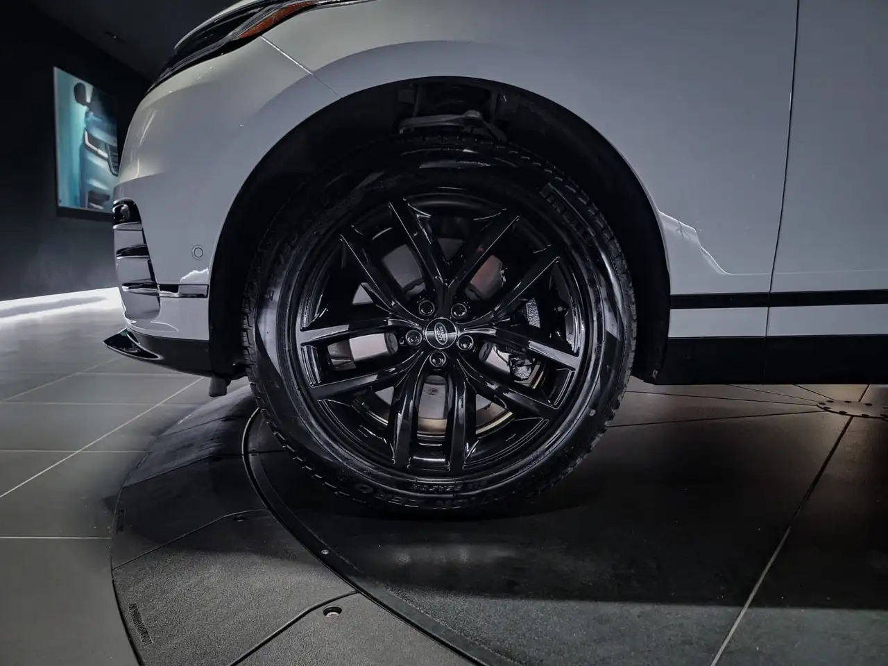 Land Rover Range Rover Velar - Image 10