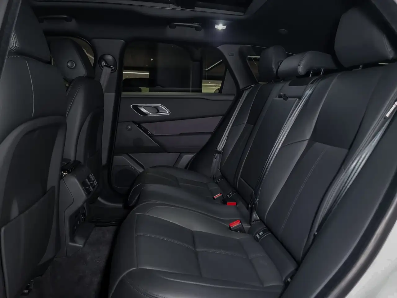 Land Rover Range Rover Velar - Image 20