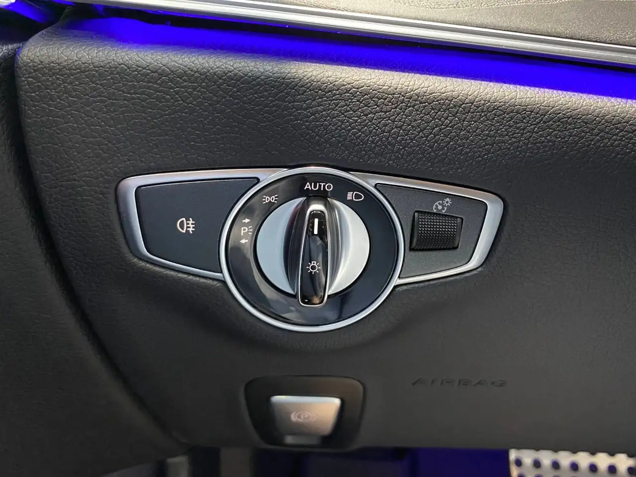 Mercedes-Benz E-Class - Image 18